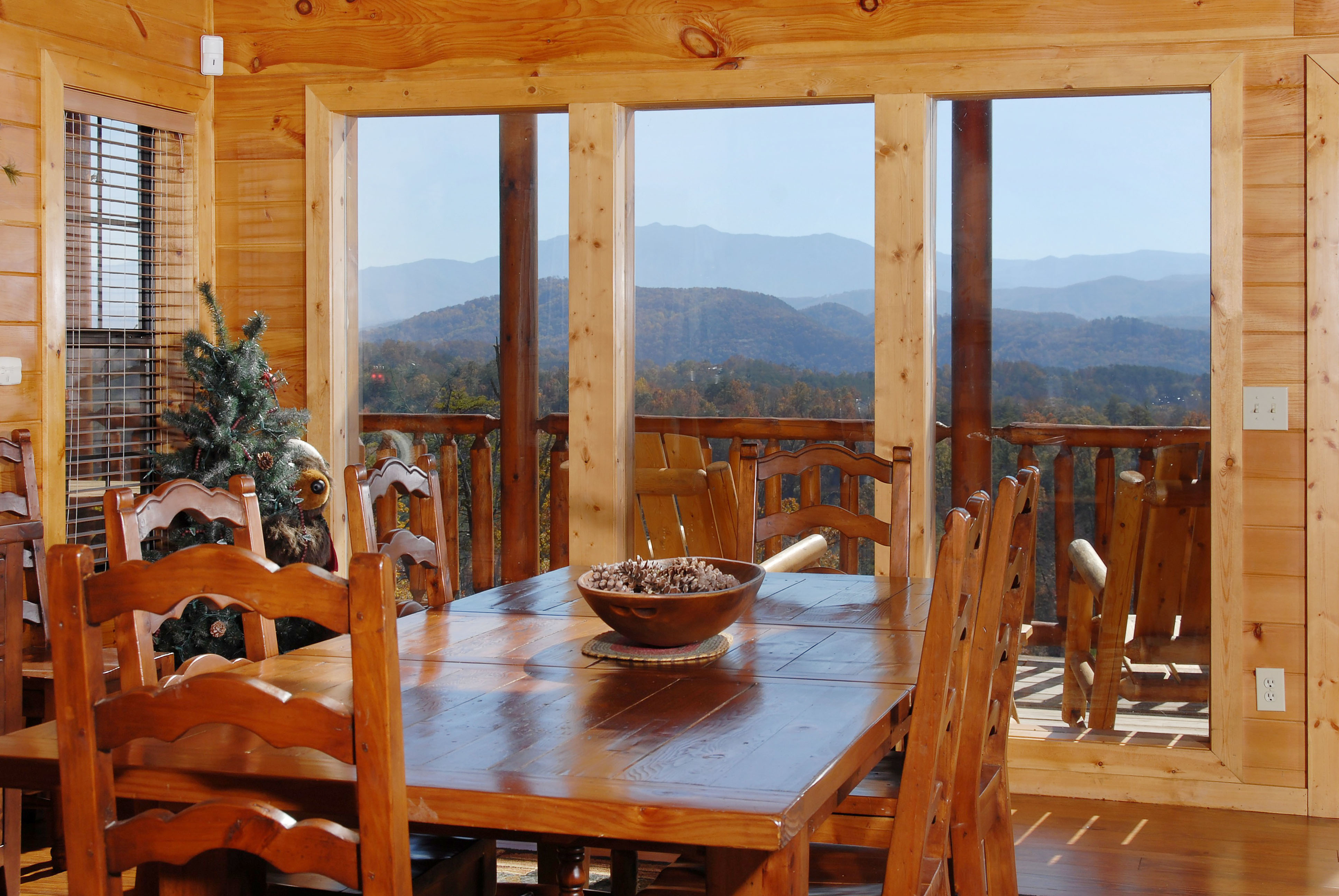 Dinning area with a great mountain view